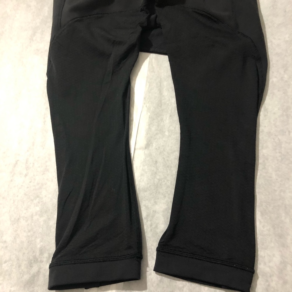 Lululemon Low Rise Capri. - Picture 5 of 7